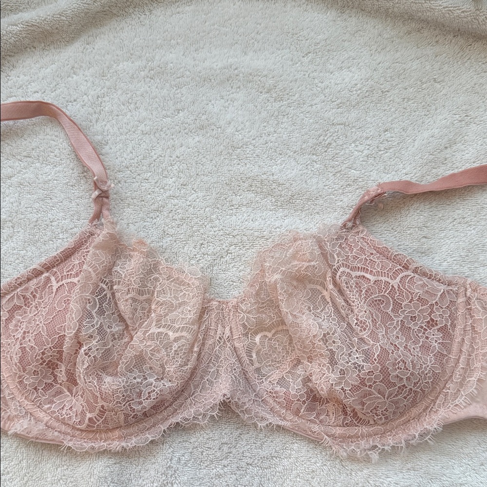 Victoria's Secret Lace Bra in Soft Pink
